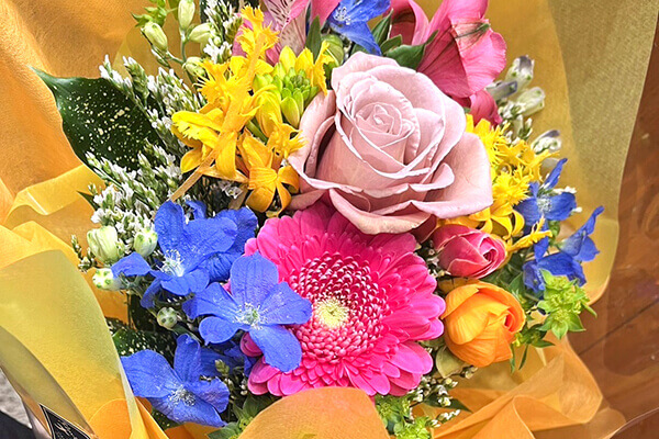 鎌倉　観光　記念日　アニバーサリー　フラワー　ケーキ　シャンパン　お祝い