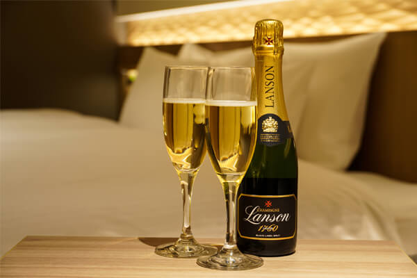 鎌倉　ホテル　記念日　誕生日　お祝い　シャンパン　フラワー　花束